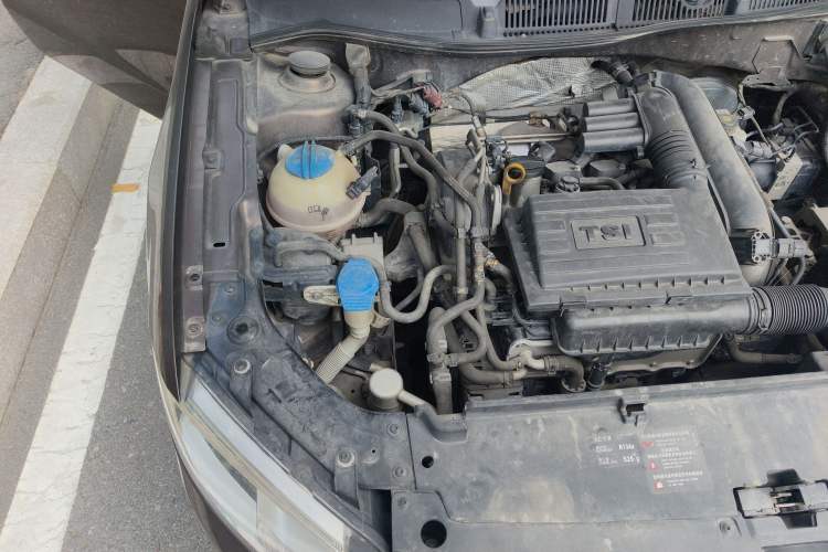 Used Volkswagen Gran Lavida 2013 1.4 TSI Automatic Comfort Model Engine Bay Right