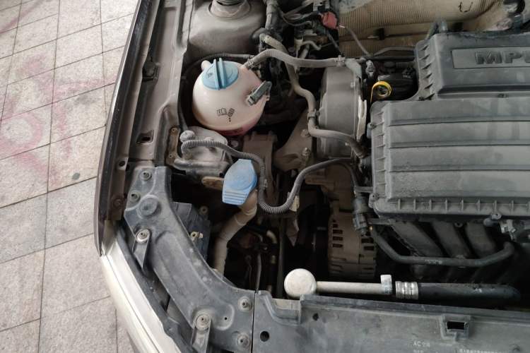 Used Volkswagen Gran Lavida 2013 1.6L Automatic Comfort Model Engine Bay Right