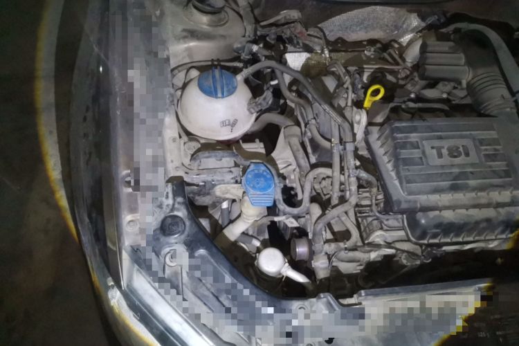 Used Volkswagen Gran Lavida 2013 1.4 TSI Manual Comfort Model Engine Bay Right