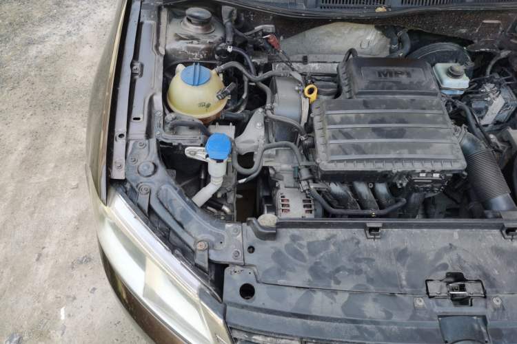 Used Volkswagen Gran Lavida 2013 1.6L Automatic Fashion Model Engine Bay Right