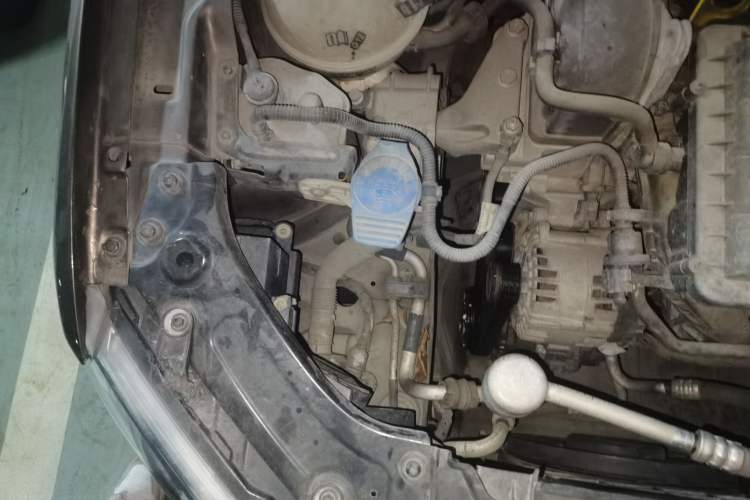 Used Volkswagen Gran Lavida 2013 1.6L Automatic Comfort Model Engine Bay Right