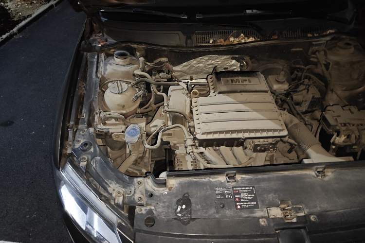 Used Volkswagen Gran Lavida 2013 1.6L Automatic Fashion Model Engine Bay Right
