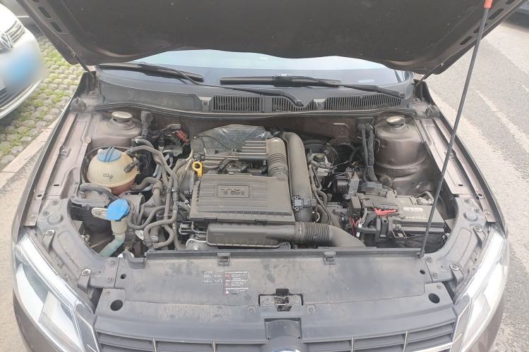 Used Volkswagen Gran Lavida 2013 1.4 TSI Automatic Comfort Model Engine Bay