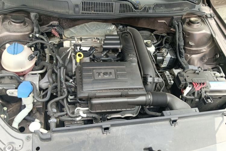 Used Volkswagen Gran Lavida 2013 1.4 TSI Manual Comfort Model Engine Bay
