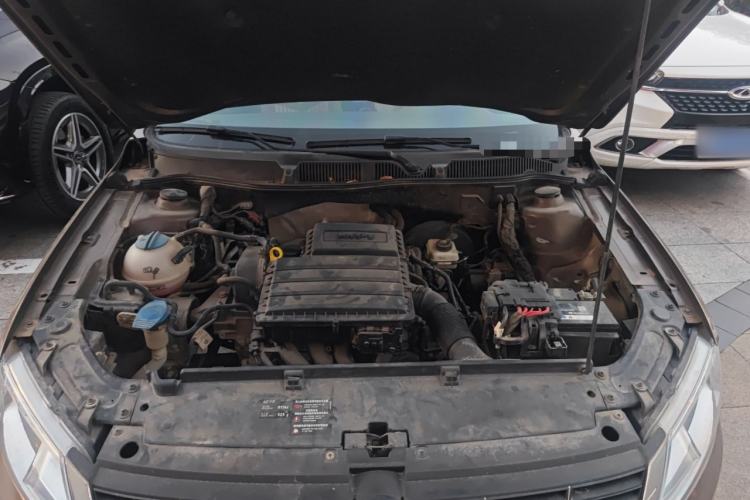 Used Volkswagen Gran Lavida 2013 1.6L Automatic Comfort Model Engine Bay
