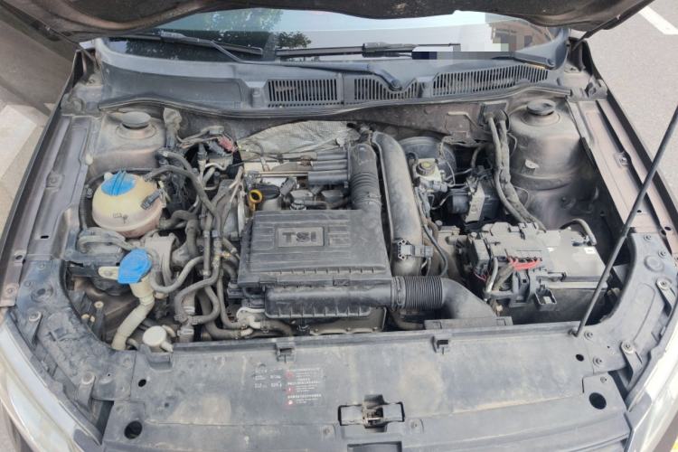 Used Volkswagen Gran Lavida 2013 1.4 TSI Automatic Comfort Model Engine Bay