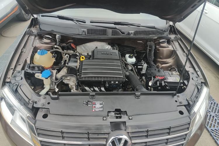 Used Volkswagen Gran Lavida 2013 1.6L Automatic Fashion Model Engine Bay