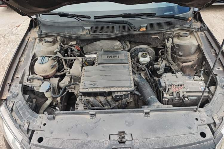 Used Volkswagen Gran Lavida 2013 1.6L Automatic Comfort Model Engine Bay