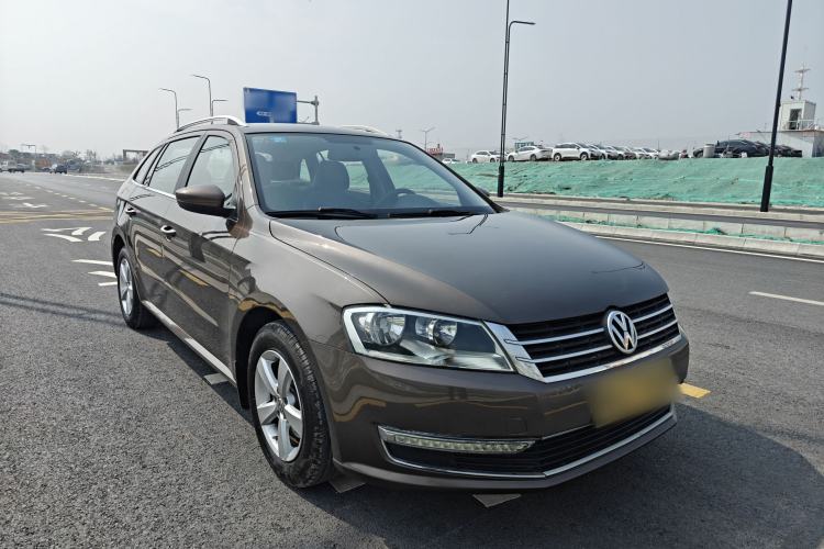 Used Volkswagen Gran Lavida 2013 1.6L Automatic Fashion Model Exterior 2