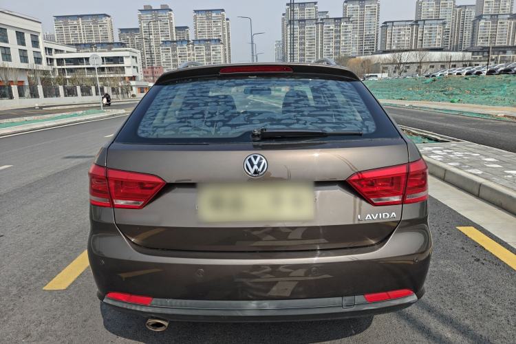 Used Volkswagen Gran Lavida 2013 1.6L Automatic Fashion Model Exterior 4