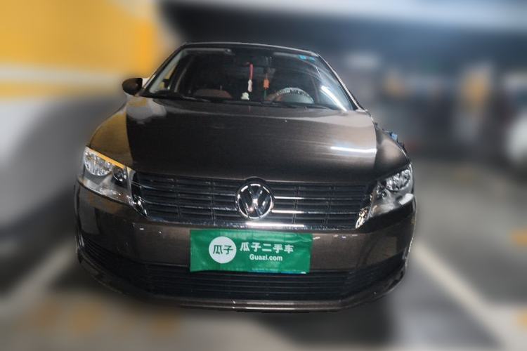 Used Volkswagen Gran Lavida 2013 1.6L Manual Fashion Model Front