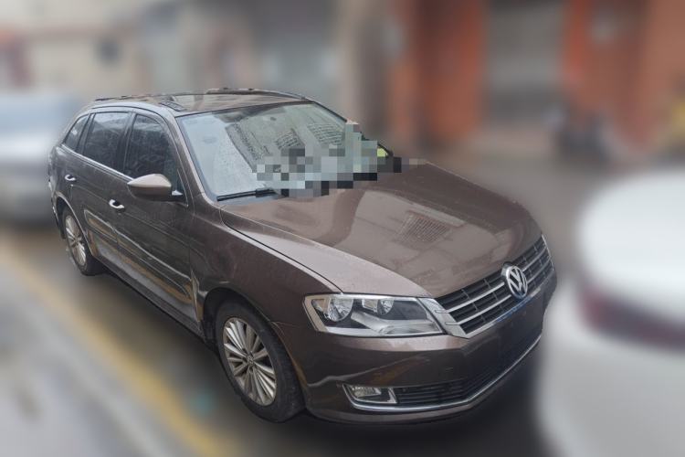 Used Volkswagen Gran Lavida 2013 1.4 TSI Automatic Comfort Model Front Right 45 Deg