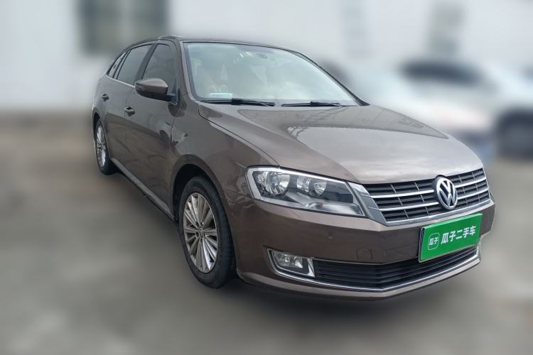 Used Volkswagen Gran Lavida 2013 1.4 TSI Manual Comfort Model Front Right 45 Deg