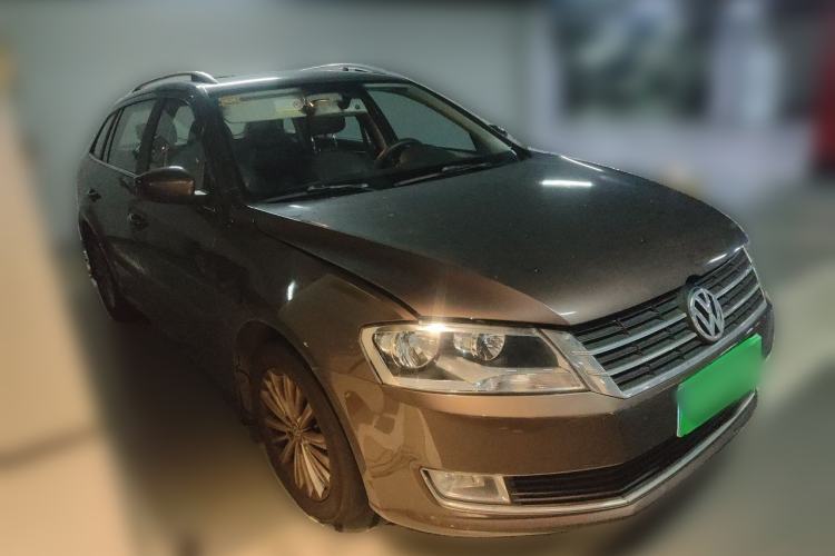 Used Volkswagen Gran Lavida 2013 1.4 TSI Automatic Comfort Model Front Right 45 Deg