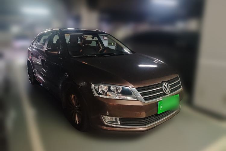 Used Volkswagen Gran Lavida 2013 1.4 TSI Automatic Comfort Model Front Right 45 Deg