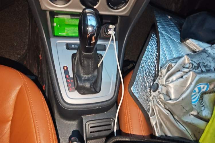 Used Volkswagen Gran Lavida 2013 1.6L Automatic Fashion Model Gear Lever