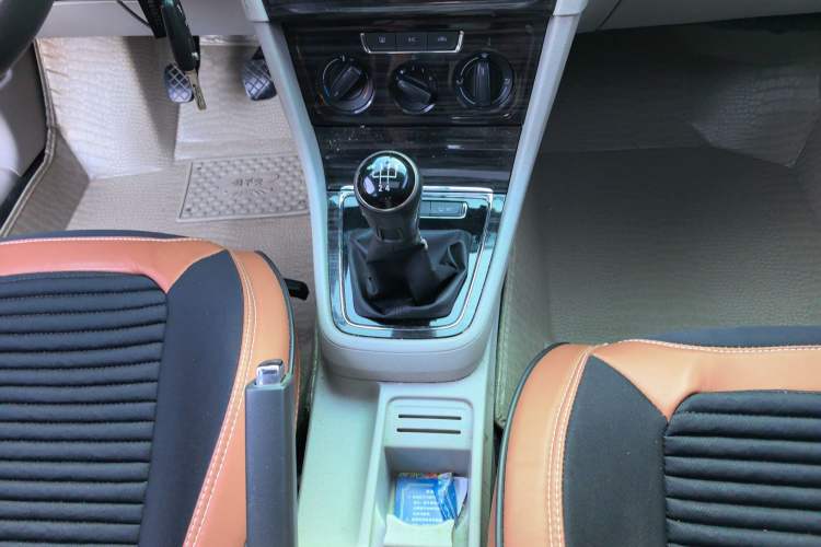 Used Volkswagen Gran Lavida 2013 1.6L Manual Comfort Model Gear Lever