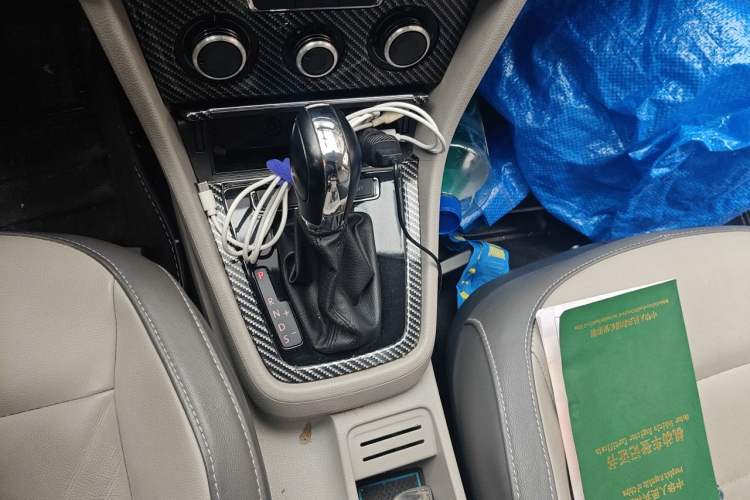 Used Volkswagen Gran Lavida 2013 1.6L Automatic Comfort Model Gear Lever