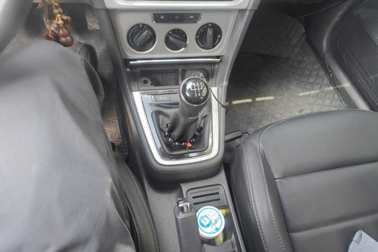 Used Volkswagen Gran Lavida 2013 1.6L Manual Comfort Model Gear Lever