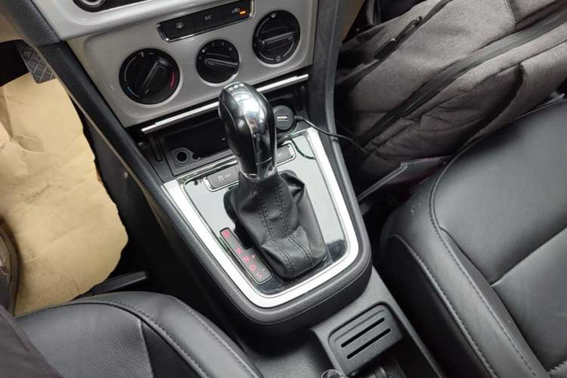 Used Volkswagen Gran Lavida 2013 1.4 TSI Automatic Comfort Model Gear Lever