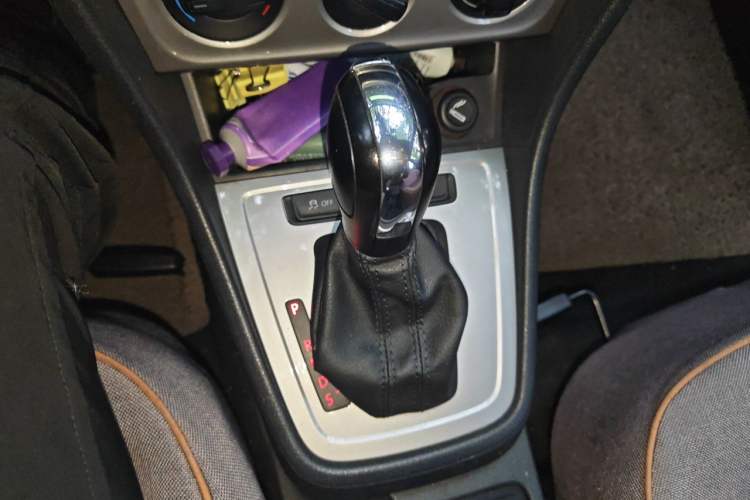 Used Volkswagen Gran Lavida 2013 1.6L Automatic Fashion Model Gear Lever