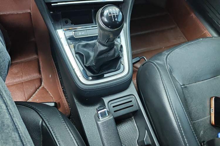 Used Volkswagen Gran Lavida 2013 1.6L Manual Comfort Model Gear Lever