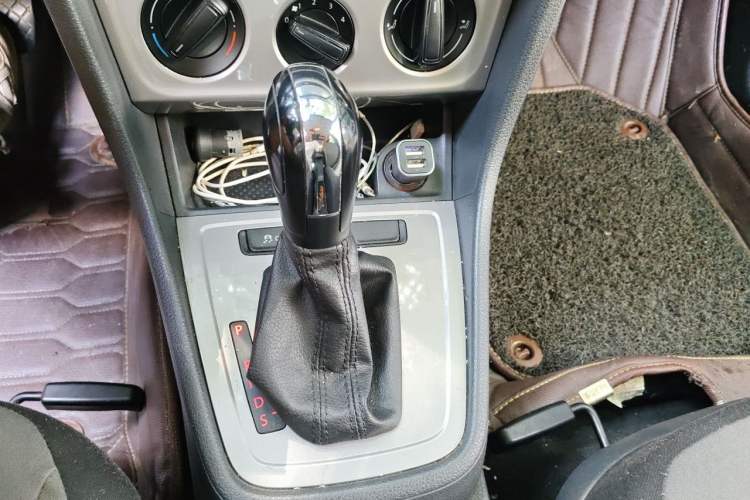 Used Volkswagen Gran Lavida 2013 1.6L Automatic Fashion Model Gear Lever