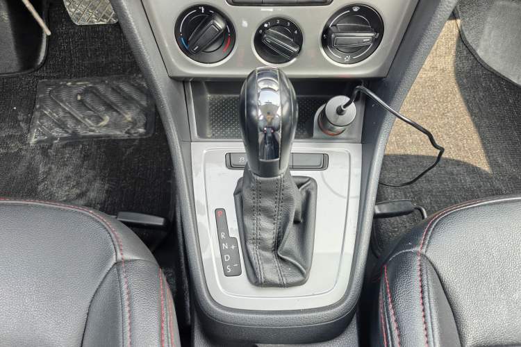 Used Volkswagen Gran Lavida 2013 1.6L Automatic Fashion Model Gear Lever