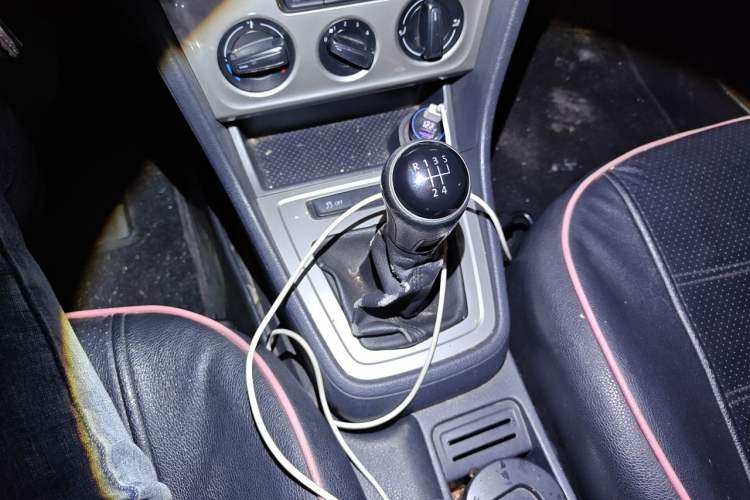 Used Volkswagen Gran Lavida 2013 1.6L Manual Fashion Model Gear Lever