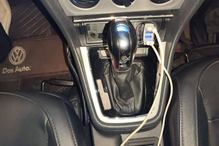 Used Volkswagen Gran Lavida 2013 1.6L Automatic Comfort Model Gear Lever