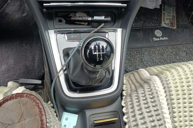 Used Volkswagen Gran Lavida 2013 1.4 TSI Manual Comfort Model Gear Lever