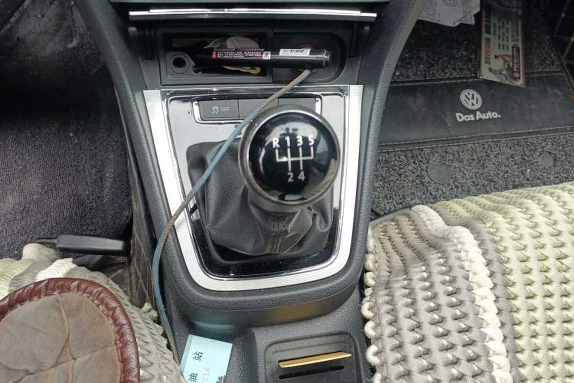 Used Volkswagen Gran Lavida 2013 1.4 TSI Manual Comfort Model Gear Lever