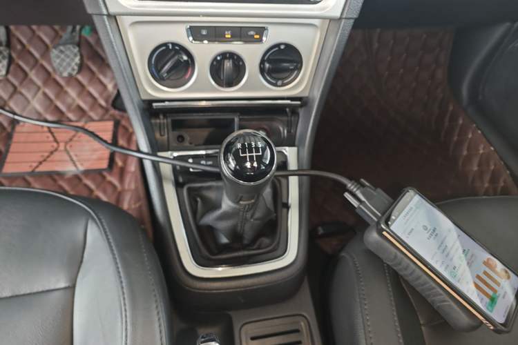 Used Volkswagen Gran Lavida 2013 1.4 TSI Manual Comfort Model Gear Lever