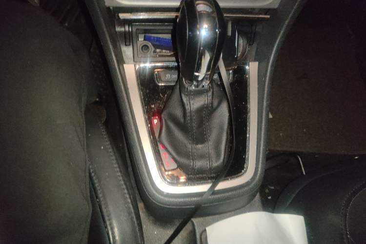 Used Volkswagen Gran Lavida 2013 1.4 TSI Automatic Comfort Model Gear Lever