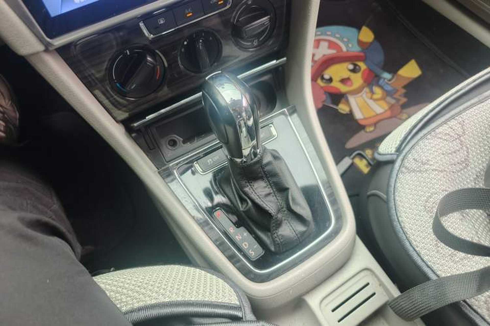 Used Volkswagen Gran Lavida 2013 1.6L Automatic Comfort Model Gear Lever