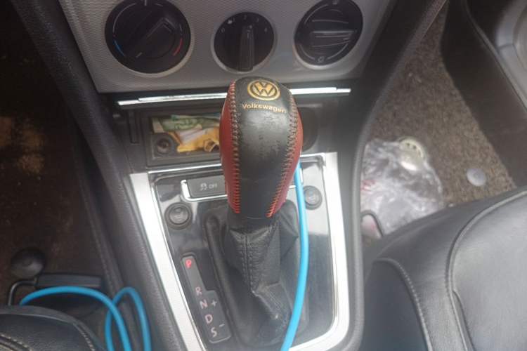 Used Volkswagen Gran Lavida 2013 1.4 TSI Automatic Comfort Model Gear Lever