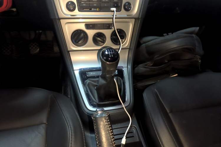 Used Volkswagen Gran Lavida 2013 1.6L Manual Comfort Model Gear Lever