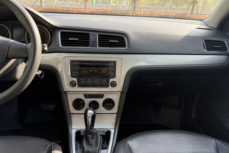 Used Volkswagen Gran Lavida 2013 1.6L Automatic Comfort Model Gear Lever