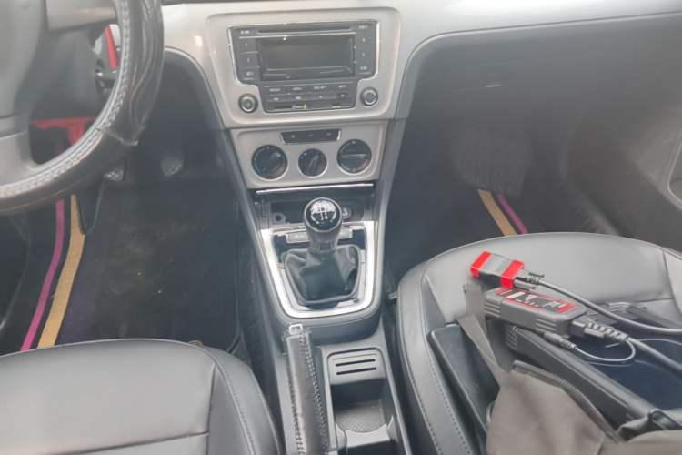Used Volkswagen Gran Lavida 2013 1.6L Manual Comfort Model Gear Lever