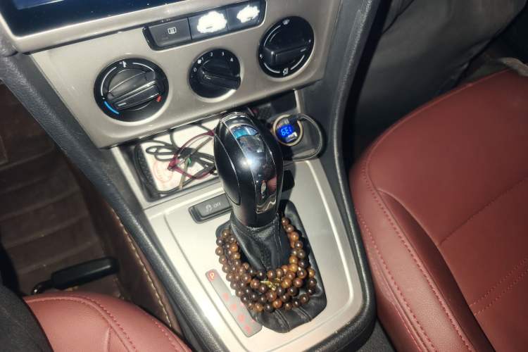 Used Volkswagen Gran Lavida 2013 1.6L Automatic Fashion Model Gear Lever