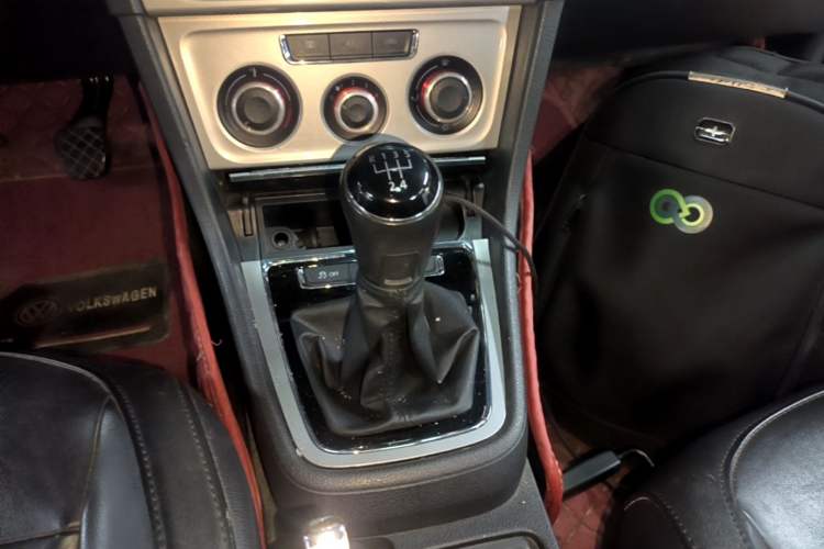 Used Volkswagen Gran Lavida 2013 1.6L Manual Comfort Model Gear Lever