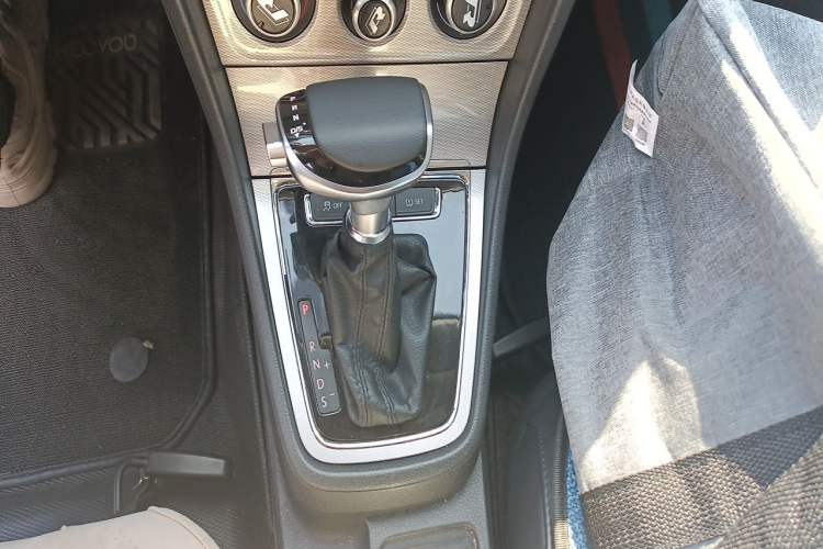 Used Volkswagen Gran Lavida 2013 1.6L Automatic Comfort Model Gear Lever