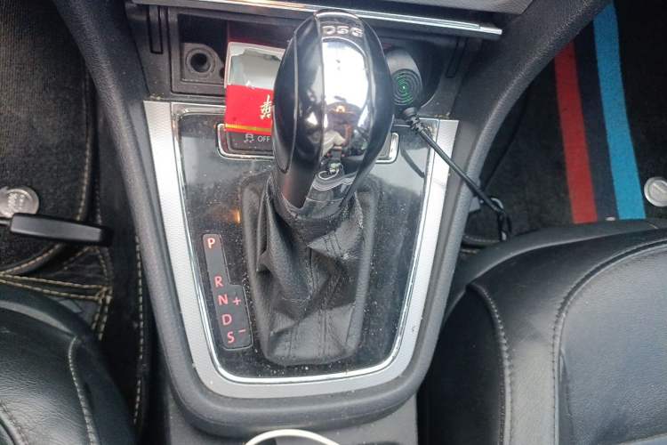 Used Volkswagen Gran Lavida 2013 1.4 TSI Automatic Comfort Model Gear Lever