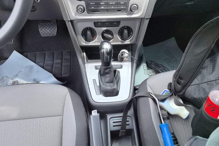 Used Volkswagen Gran Lavida 2013 1.6L Automatic Fashion Model Gear Lever