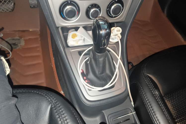Used Volkswagen Gran Lavida 2013 1.6L Automatic Fashion Model Gear Lever