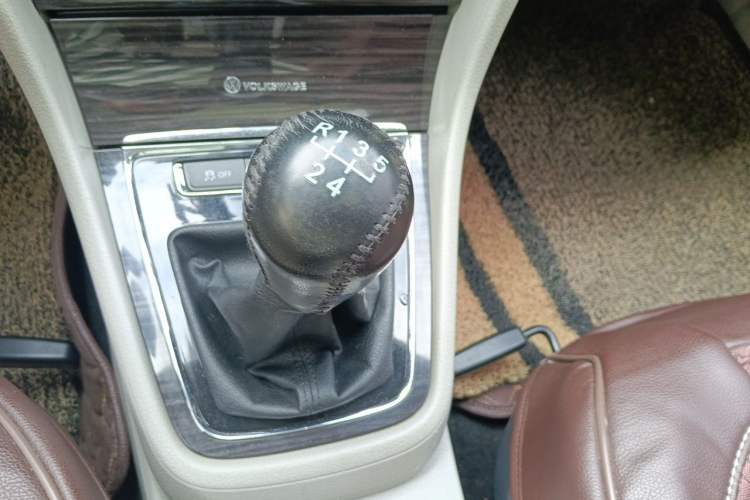 Used Volkswagen Gran Lavida 2013 1.4 TSI Manual Comfort Model Gear Lever