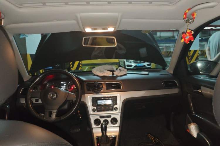 Used Volkswagen Gran Lavida 2013 1.6L Automatic Comfort Model Headliner