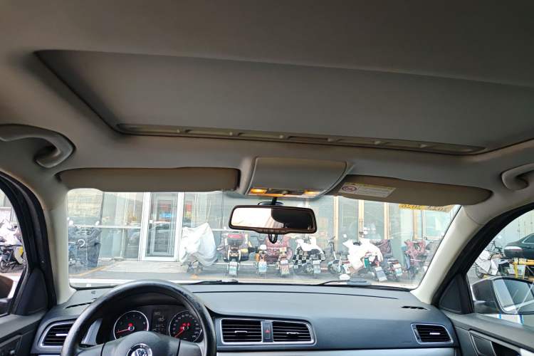 Used Volkswagen Gran Lavida 2013 1.6L Manual Comfort Model Headliner