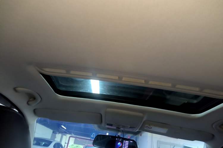 Used Volkswagen Gran Lavida 2013 1.6L Manual Comfort Model Headliner