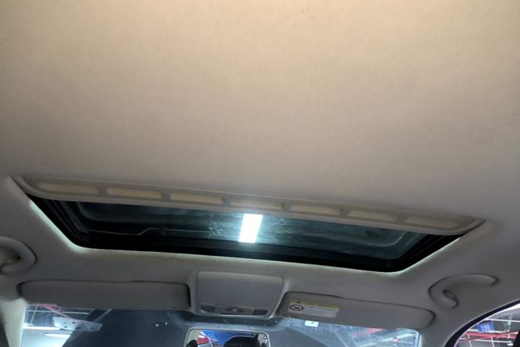 Used Volkswagen Gran Lavida 2013 1.6L Manual Comfort Model Headliner